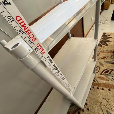 Lot 260 Rubbermaid Shelf