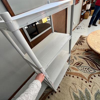 Lot 260 Rubbermaid Shelf