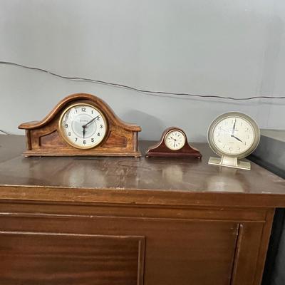 Lot 271 Mantle/ Table top Clock collection
