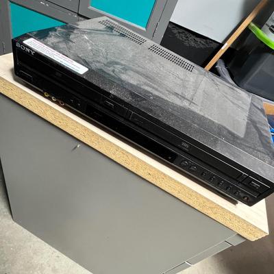 Lot 274 Sony DVD / VHS player (not tested)