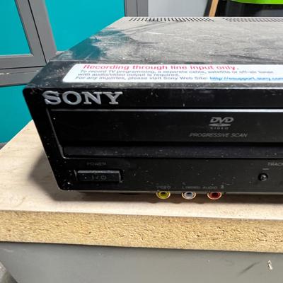 Lot 274 Sony DVD / VHS player (not tested)