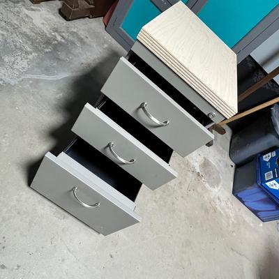 Lot 276 Metal 3 drawer cabinet