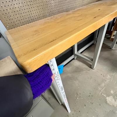 Lot 277 Garage workbench table