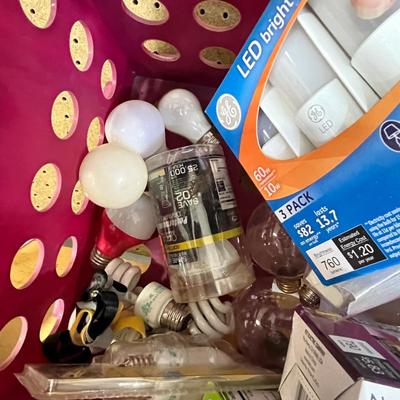 Lot 278 plastic milk crate of lightbulbs