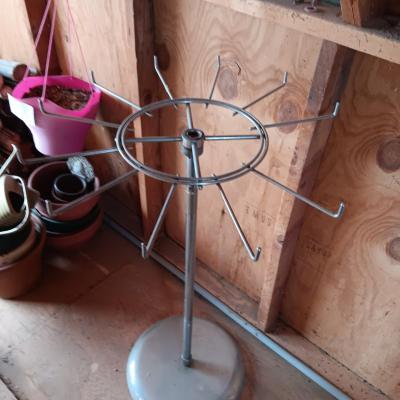 ROTATING RACK WITH HEAVY BASE