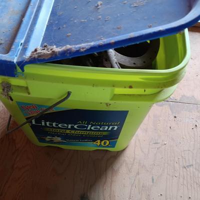 BUCKET FULL OF HORSESHOES