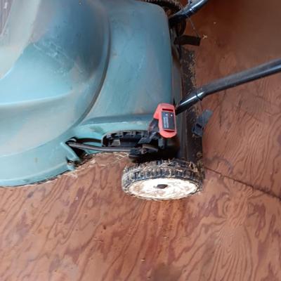BLACK & DECKER ELECTRIC LAWN MOWER