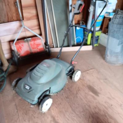 BLACK & DECKER ELECTRIC LAWN MOWER