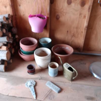 A VARIETY OF FLOWER POTS AND 2 STAKED SIGNS