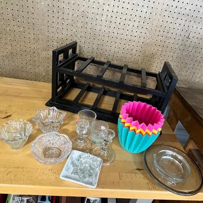 Lot 286 glass candle holders, glasses, small shelf, plastic pots