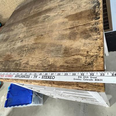 Lot 290 work table with 5 shelves