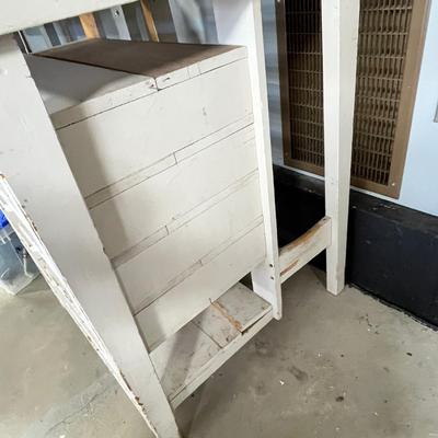 Lot 290 work table with 5 shelves