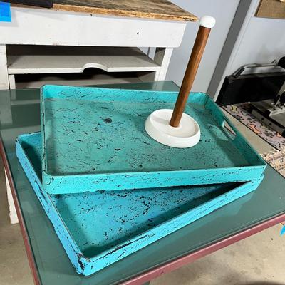 Lot 295 Blue trays and paper towel holder