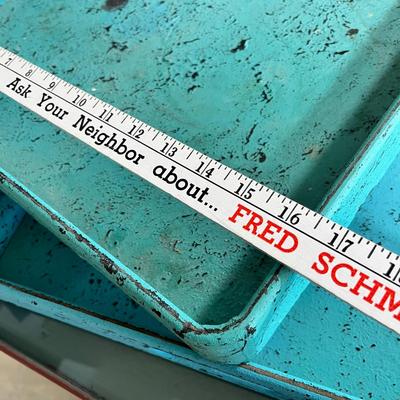 Lot 295 Blue trays and paper towel holder