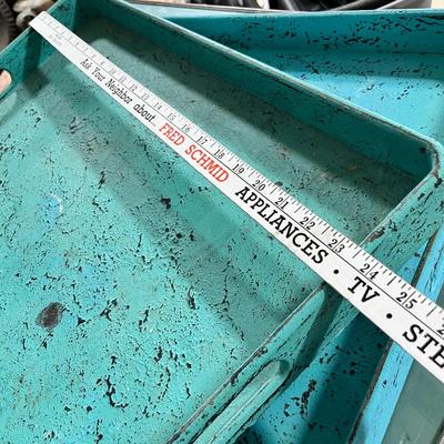 Lot 295 Blue trays and paper towel holder