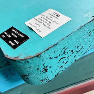 Lot 295 Blue trays and paper towel holder