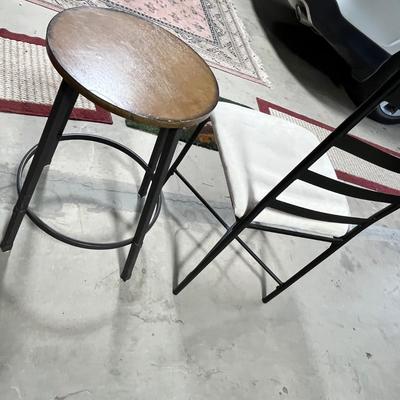 Lot 302 metal chair with white seat and metal stool counter height