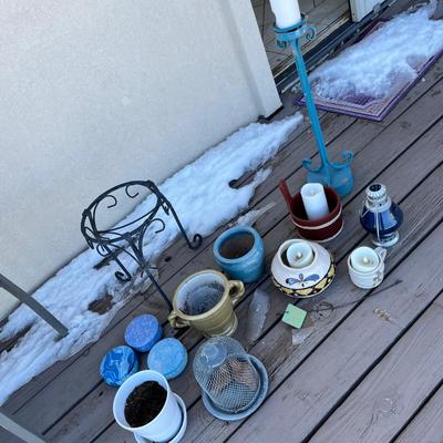 Lot 312 assortment of small pots and citronella & battery op candles