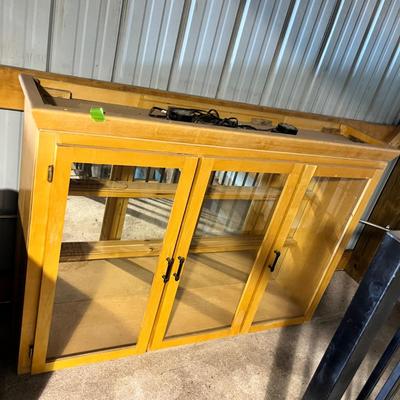 Lot 317 mirrored cabinet (top piece to a hutch) glass is broken