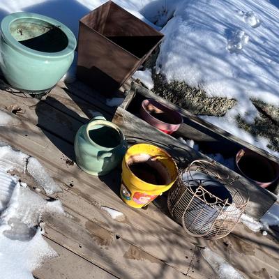 Lot 315 assortment of small and medium sized pots