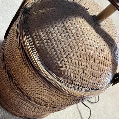 Lot 329 Wicker basket/steamer lamp - no shade