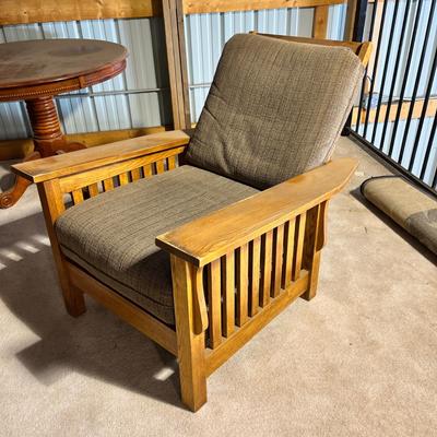 Lot 332 Mission Oak adjustable back chair with taupe cushion