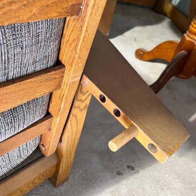 Lot 332 Mission Oak adjustable back chair with taupe cushion