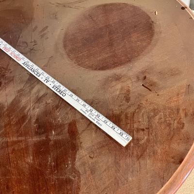 Lot 333 Round pedestal table