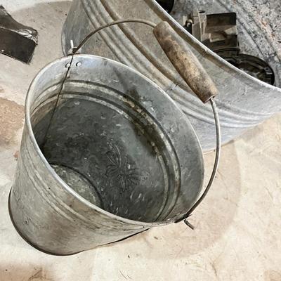 Lot 340 galvanized wash tin and bucket w/ stuff