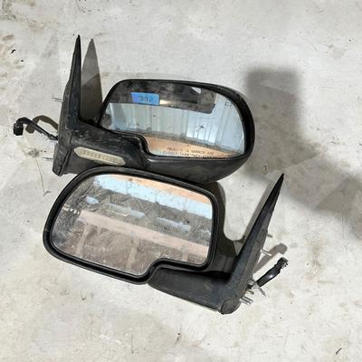 Lot 346 pair of chevy pickup rear view mirrors