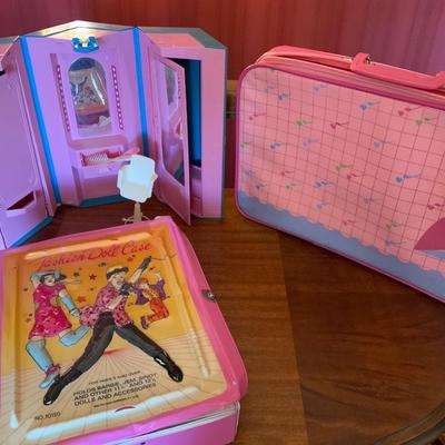 Lot of Vintage Barbies without their items including a hair Salon