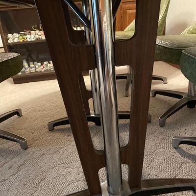 Chromecraft Oval MCM dining room table and 6 chairs