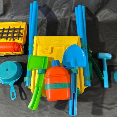 Vintage 1973 Mattel Lil Camper Back Pack and Accessories