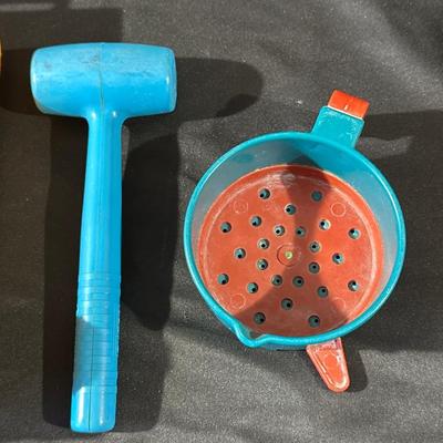 Vintage 1973 Mattel Lil Camper Back Pack and Accessories