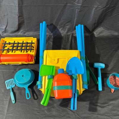 Vintage 1973 Mattel Lil Camper Back Pack and Accessories
