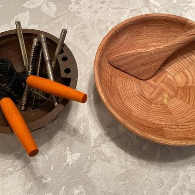 Wood bowls and crackers
