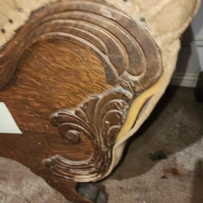 Fainting sofa