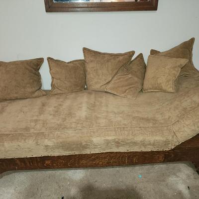 Fainting sofa