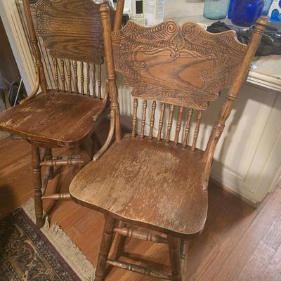 2 bar stools