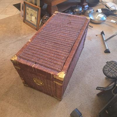 Wicker chest
