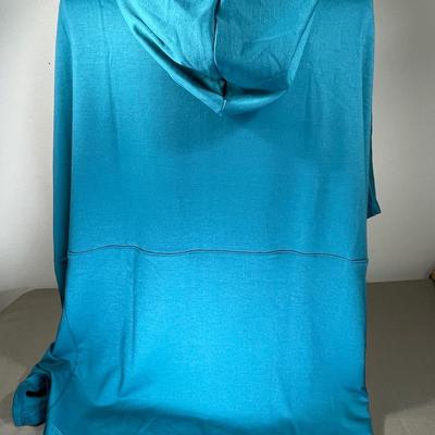 Coco + Carmen Hoodie Pullover New!