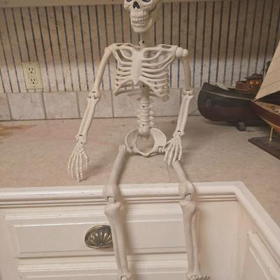 Toy skeleton