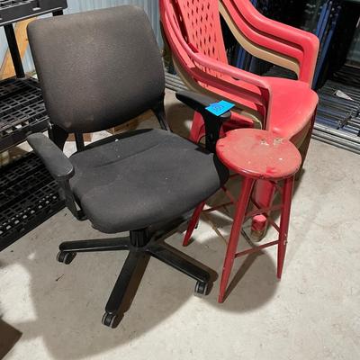 Lot 360 3 plasic lawn chairs,small red stool, office chair