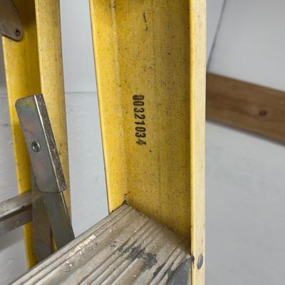 Werner 6ft Fiberglass Step Ladder (SB-DZ)