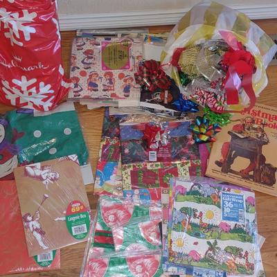 WRAPPING PAPER / BOWS A CHRISTMAS BOOK ILLUSTRATED BY NORMAN ROCKWELL.