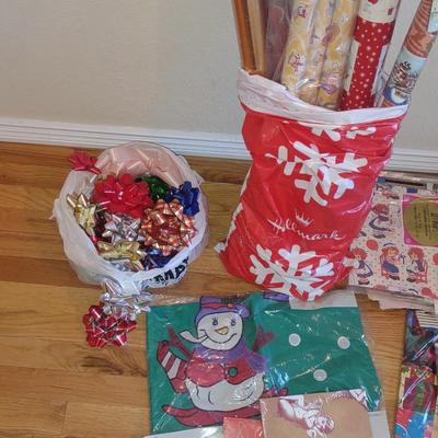 WRAPPING PAPER / BOWS A CHRISTMAS BOOK ILLUSTRATED BY NORMAN ROCKWELL.