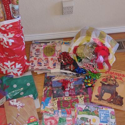 WRAPPING PAPER / BOWS A CHRISTMAS BOOK ILLUSTRATED BY NORMAN ROCKWELL.