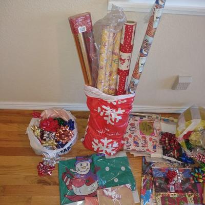 WRAPPING PAPER / BOWS A CHRISTMAS BOOK ILLUSTRATED BY NORMAN ROCKWELL.