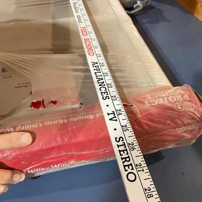 Lot 368 vinyl single hung window - new in package (17.5 x 23.5)