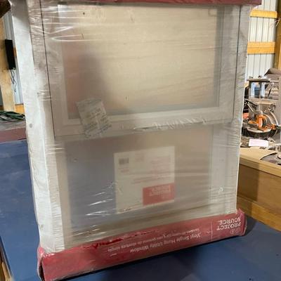 Lot 368 vinyl single hung window - new in package (17.5 x 23.5)